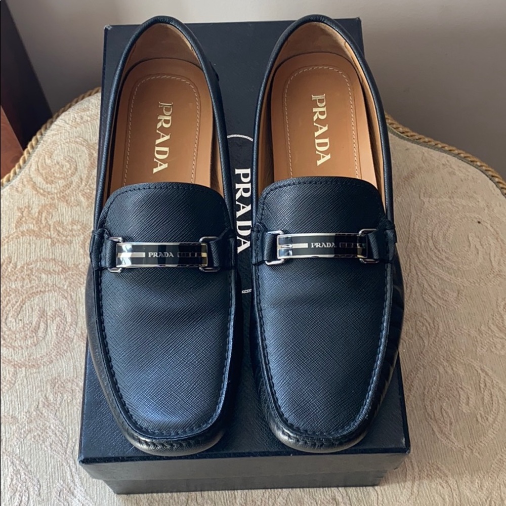 NIB Prada saffiano Nero leather loafers size 9